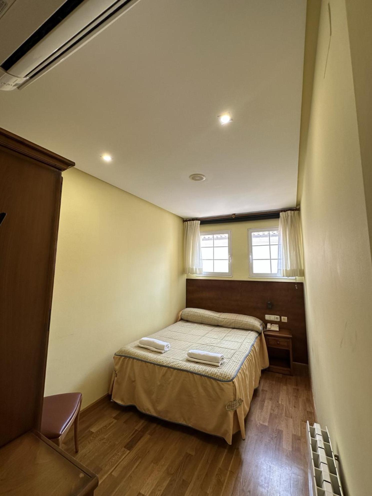 Hostal Restaurante Boccalino Леон Экстерьер фото