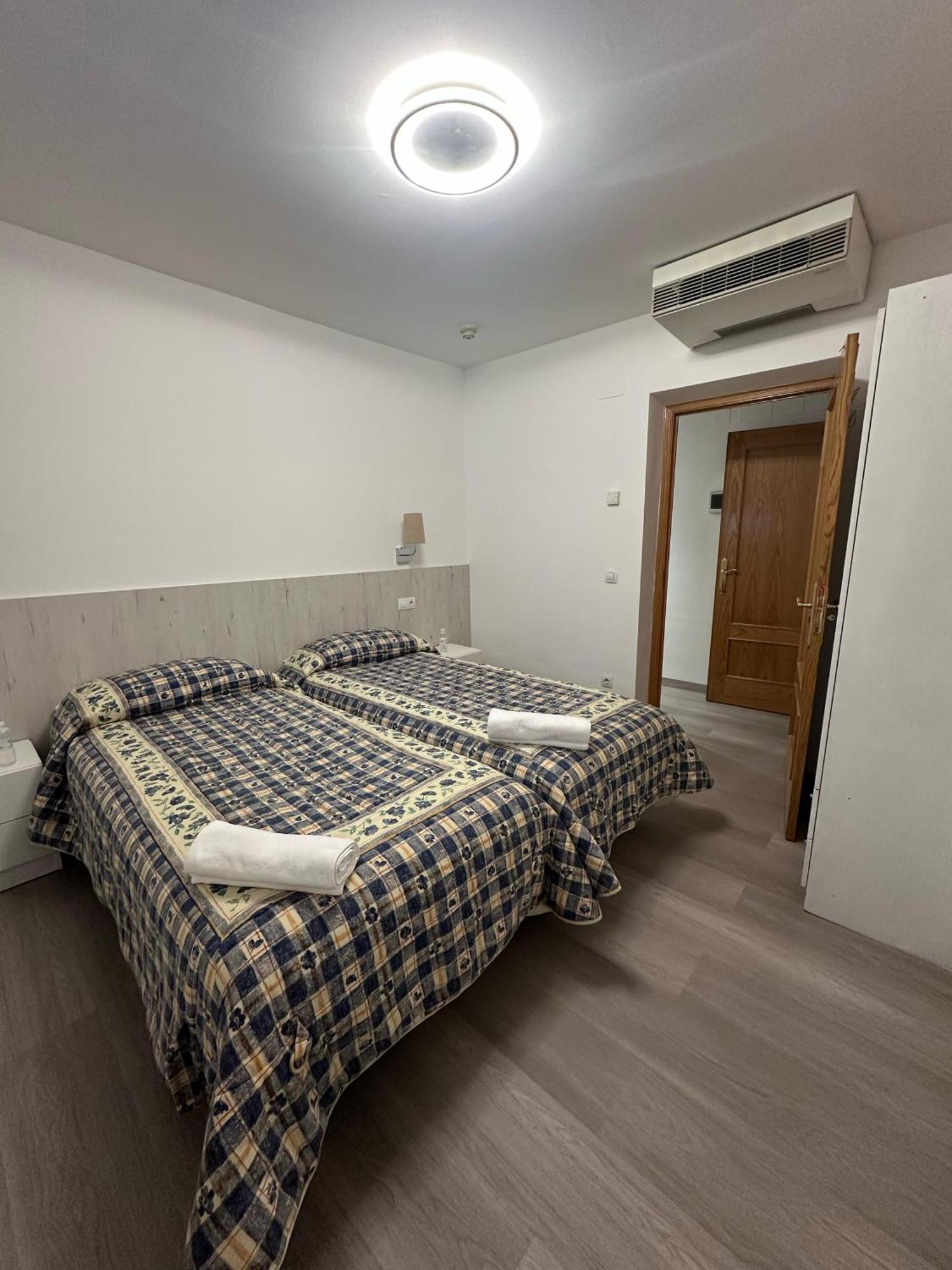 Hostal Restaurante Boccalino Леон Экстерьер фото