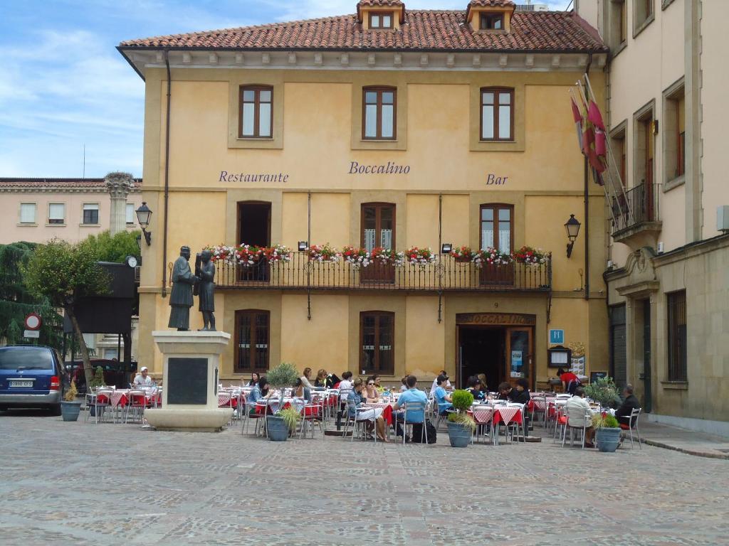 Hostal Restaurante Boccalino Леон Экстерьер фото